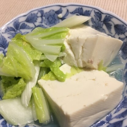 こんばんは
白菜が美味しい季節になりましたね〜
湯豆腐だけでは物足りないですが、白菜が入ると美味しくなりますね(о´∀`о)
柚子を入れたら美味しくなりました